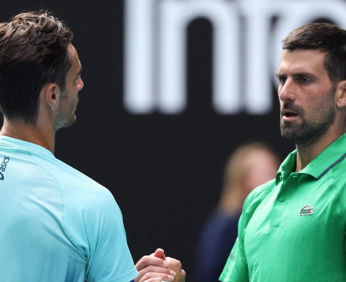 Lorenzo Musetti mundur saat unggul dua set atas Novak Djokovic di perempat final Australian Open, membuka jalan Djokovic ke semifinal.