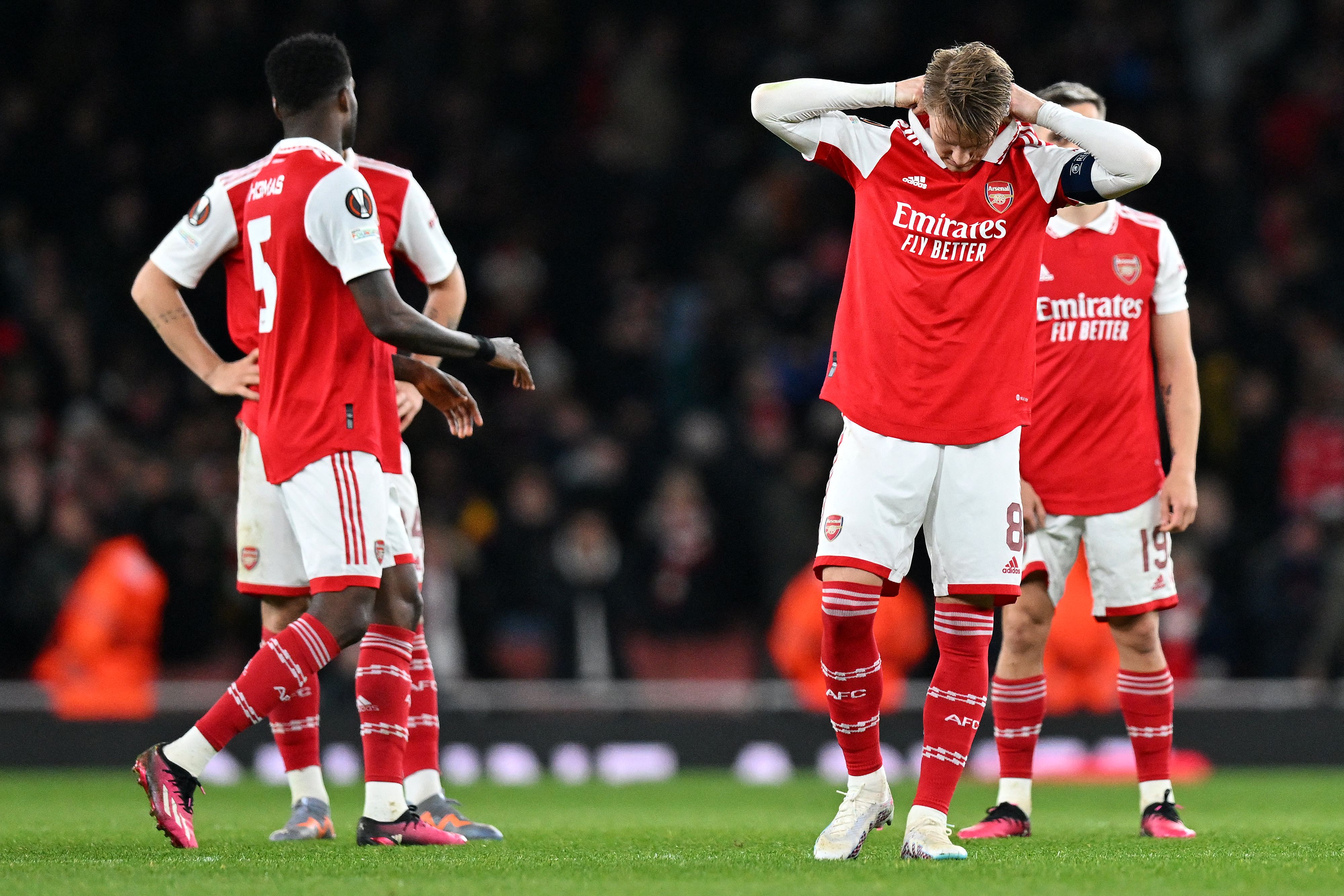 Patrick Vieira mengkritik mental Arsenal usai kalah dari Manchester United. Legenda The Gunners soroti cara kalah yang memalukan.