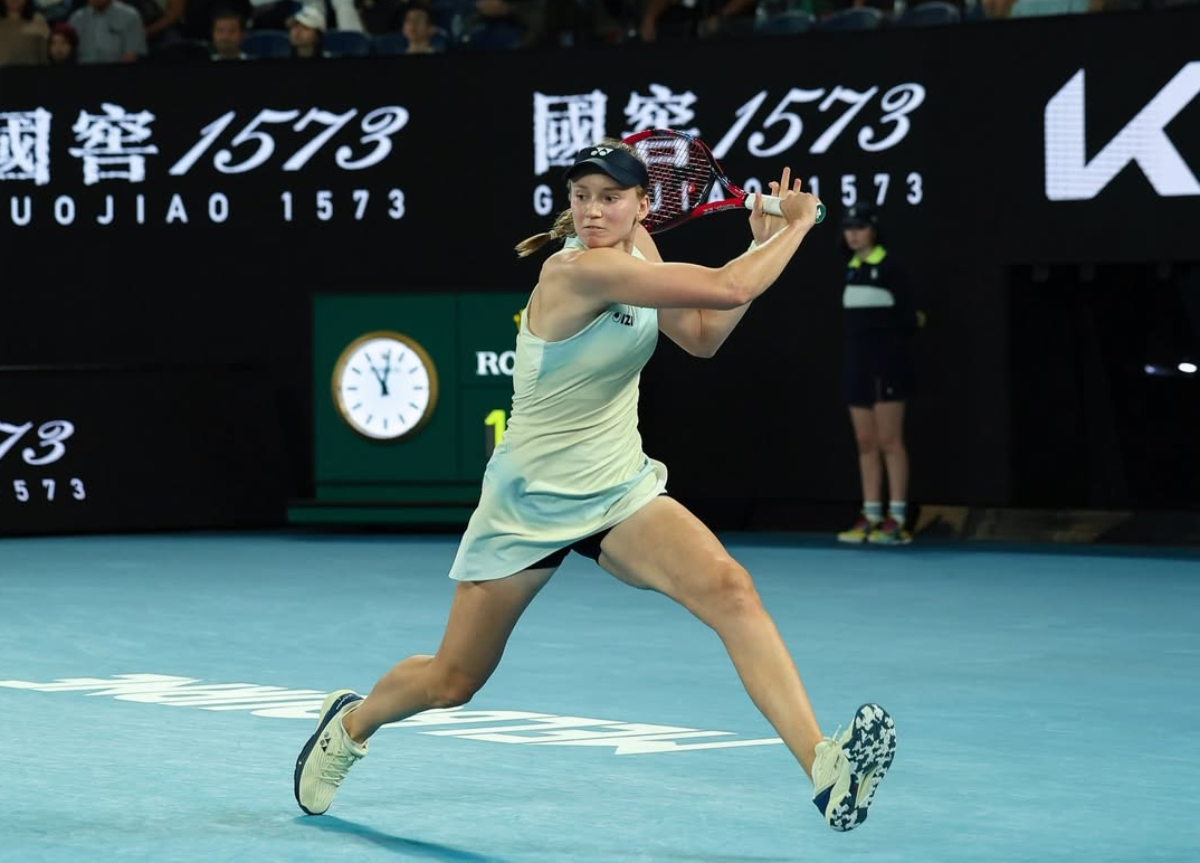 Elena Rybakina kalahkan Jessica Pegula dan melaju ke final Australian Open 2026. Final ulangan melawan Aryna Sabalenka pun tersaji.