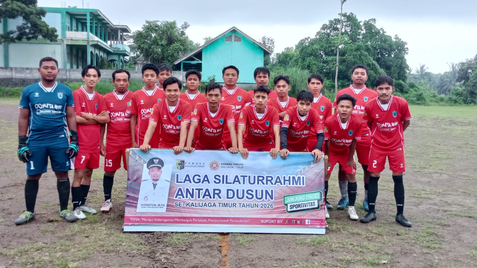 Salah satu club di Desa Kalijaga Timur saat foto bersama sebelum dimulainya pertandingan pada saat pembukan liga Silaturahim antar Dusun di Desa Kalijaga Timur.