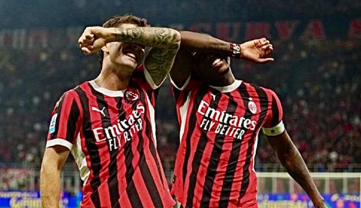 Christian Pulisic dan Rafael Leao, dua striker AC Milan.