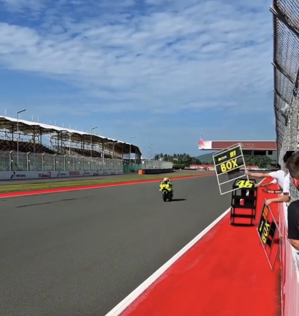 SEJARAH TERUKIR: Tangkapan layar video Valentino Rossi jajal lintasan Sirkuit Internasional Mandalika, Lombok Tengah, Kamis (29/1).