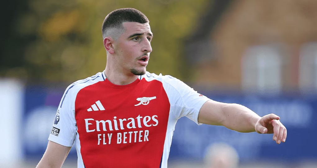 Maldini Kacurri dijual Arsenal ke Grimsby Town.