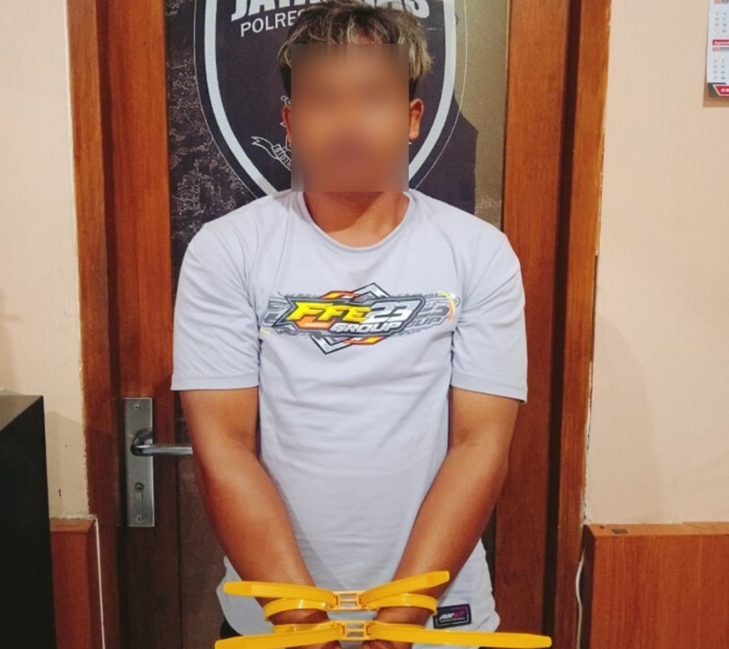 PENANGKAPAN: Pelaku spesialis pembobol toko berinisial MU alias Ulus ditangkap tim Jatanras Polresta Mataram, Rabu (28/1) dini hari.