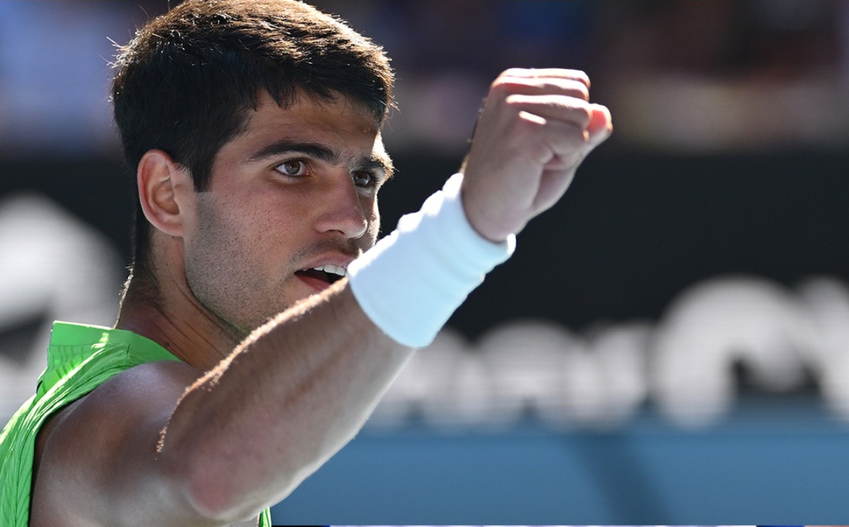 Bangkit dari cedera, Alcaraz kalahkan Zverev 5 jam 27 menit di semifinal Australian Open dan melaju ke final pertamanya di Melbourne.