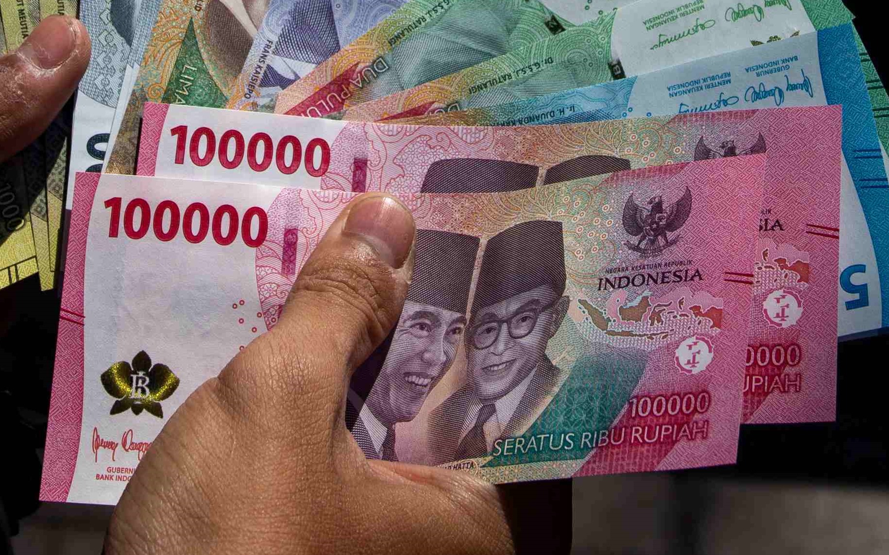 Potensi investasi besar Pemkab Sumbawa Barat senilai Rp 400 miliar untuk penyertaan modal di bank daerah. Langkah ini berpeluang menggeser dominasi Pemprov NTB sebagai PSP.