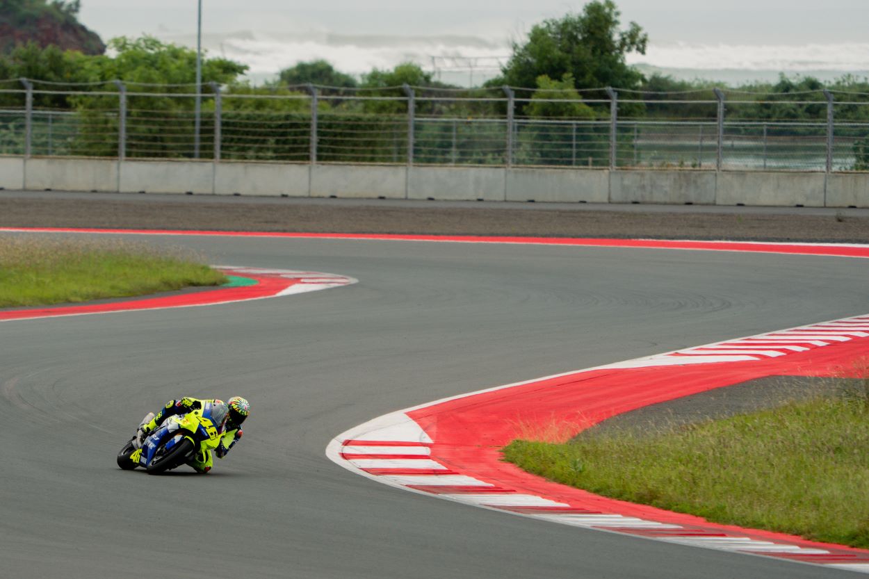 Legenda hidup MotoGP Valentino Rossi saat mencoba Sirkuit Internasional Pertamina Mandalika untuk pertama kalinya.
