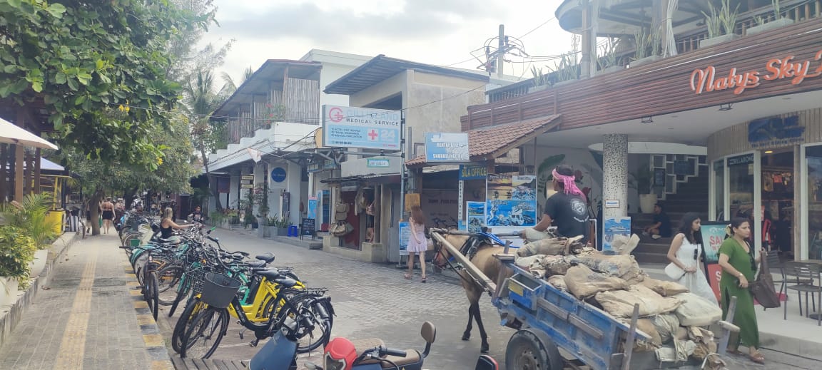 TETAP KPBU: Suasana di kawasan wisata Gili Trawangan. Untuk penyediaan air bersih di kawasan Gili, Pemda KLU merencanakan dengan sistem Beach Well