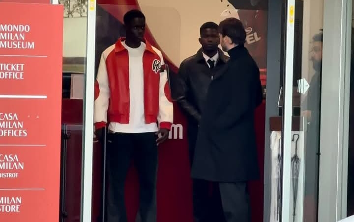 El Hadji Malick Cisse, tampak sudah berada di Casa Milan untuk penandatanganan kontrak dengan AC Milan.