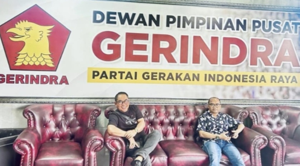 Bendahara DPD Gerindra NTB Lalu Wirajaya (kanan) dan Ketua OKK Gerindra NTB Sudirsah Sujanto mendatangi kantor DPP Gerindra di Jakarta, Jumat (30/1).