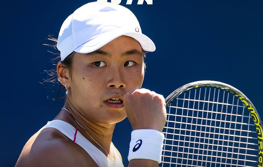 Janice Tjen melaju ke babak kedua Mubadala Abu Dhabi Open usai menaklukkan Maya Joint lewat laga tiga set penuh drama.