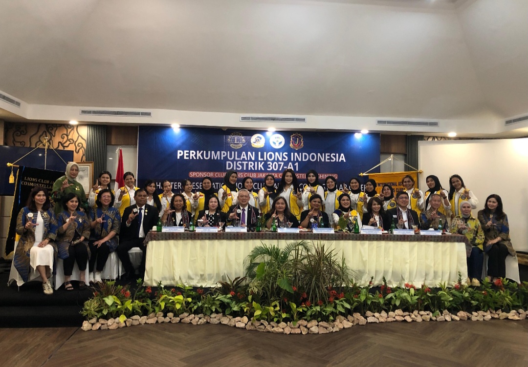 SEMANGAT: Pelantikan dan pengukuhan dan Charter Presentation Lions Club Jakarta Cosmostellar Cyber yang digelar di Holiday Resort Senggigi, Lombok Barat, Sabtu (31/1).