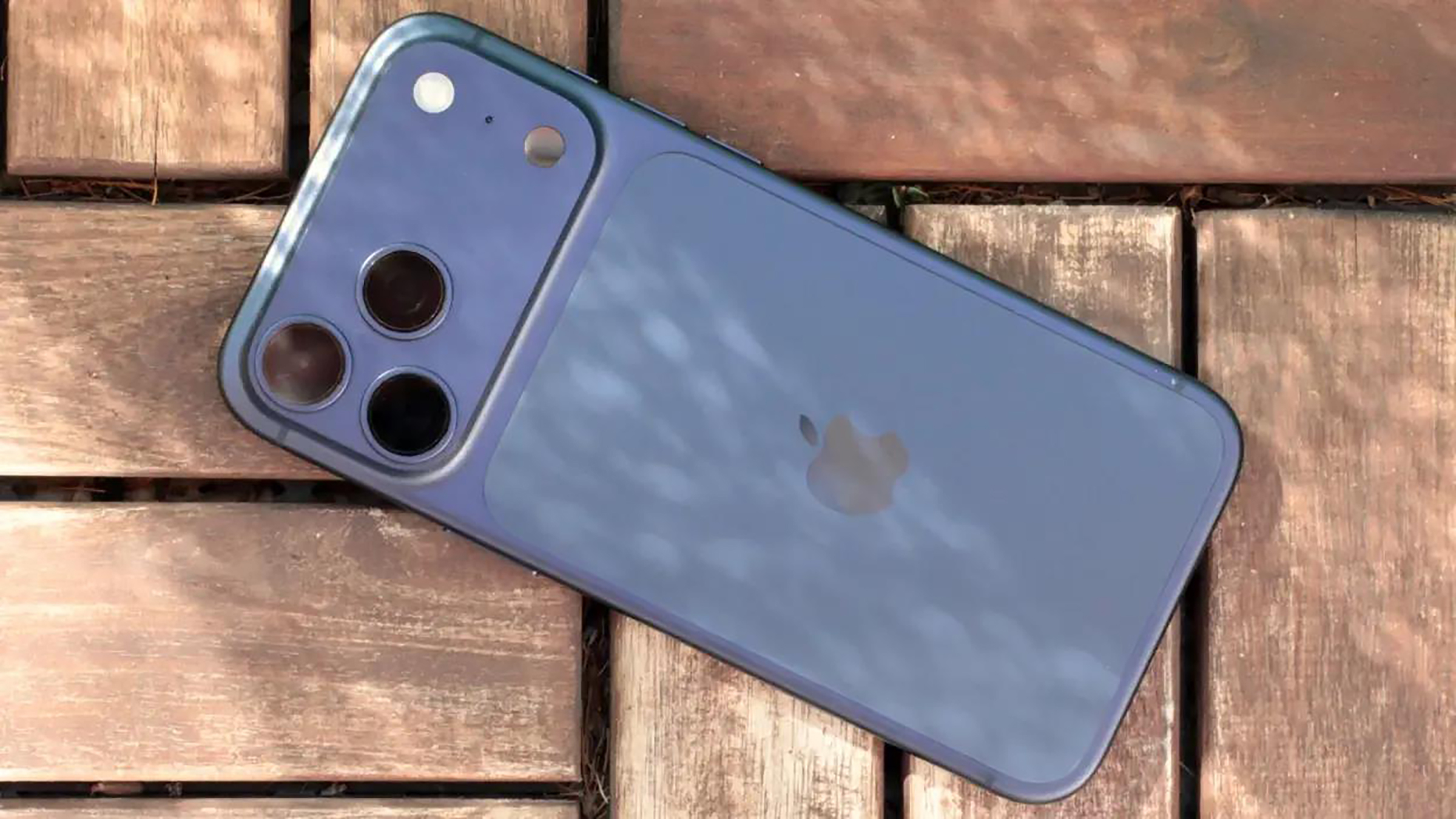 iPhone Pro berikutnya kemungkinan menjadi satu-satunya model iPhone yang dirilis tahun ini. (Stan Schroeder/Mashable)