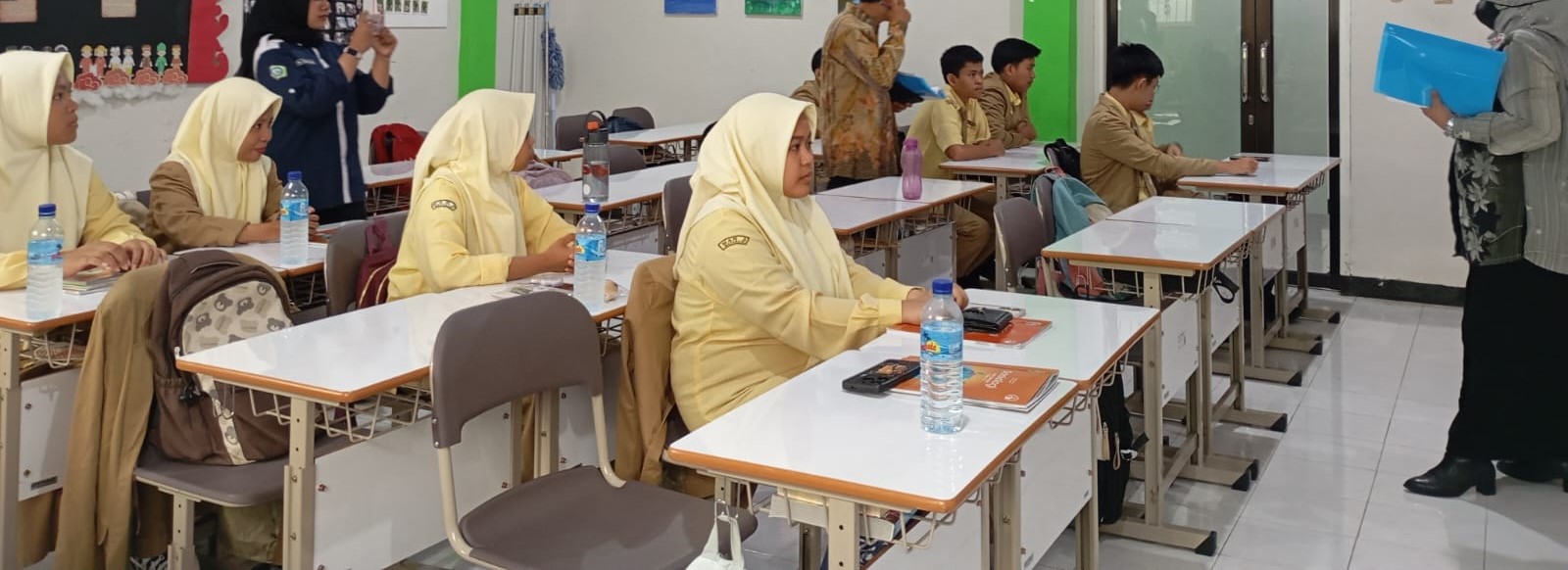 Siswa MAN 2 Mataram saat melaksanakan kegiatan belajar mengajar, belum lama ini. Nilai TKA MAN 2 Mataram moncer, 16 mapel lampaui rata-rata nasional.