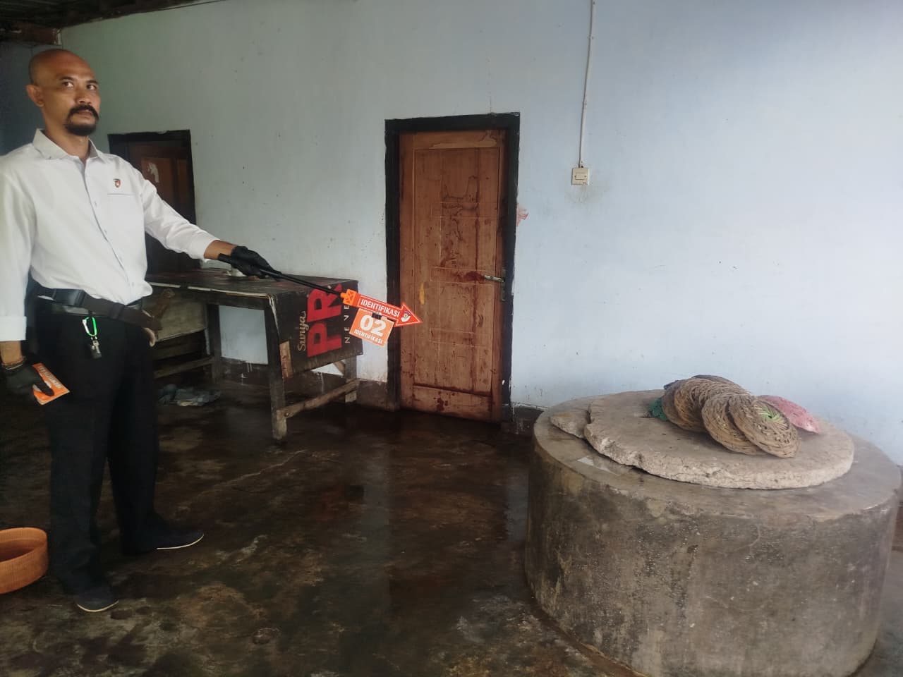 PENGANIAYAAN: Seorang ayah di Desa Dasan Tapen, Lombok Barat diduga menebas anak kandungnya setelah adu mulut, Senin (2/2).