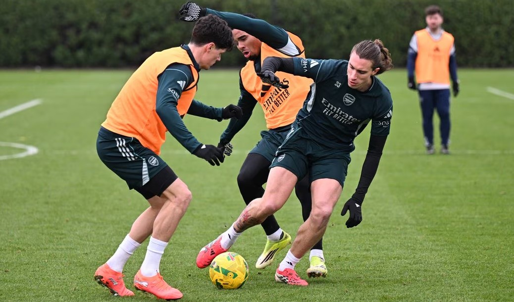 Pemain Arsenal siap tempur kontra Chelsea di Carabao Cup.