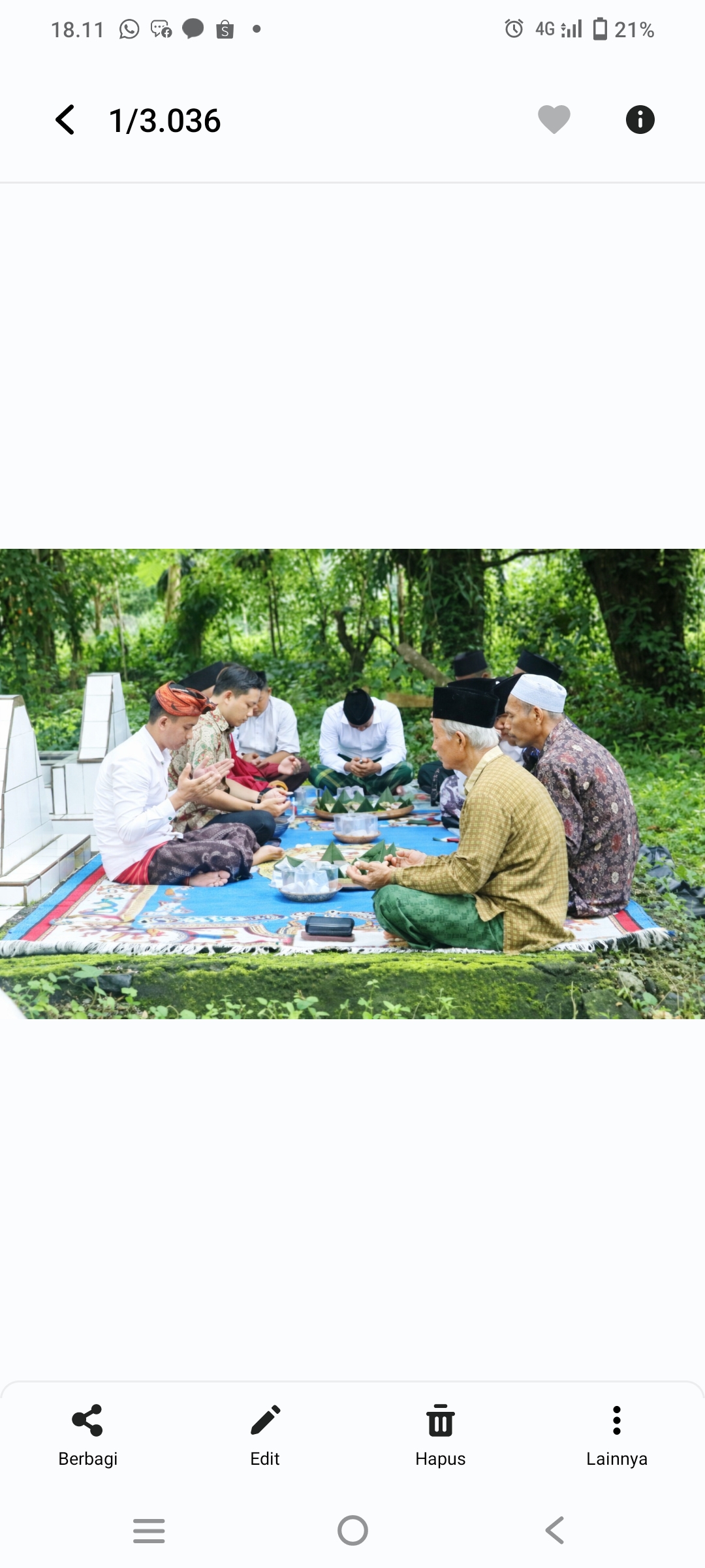 Jajaran pemerintah desa beserta para tokoh Desa Gonang berziarah ke TPU Empas, Dusun Gondang Timur.