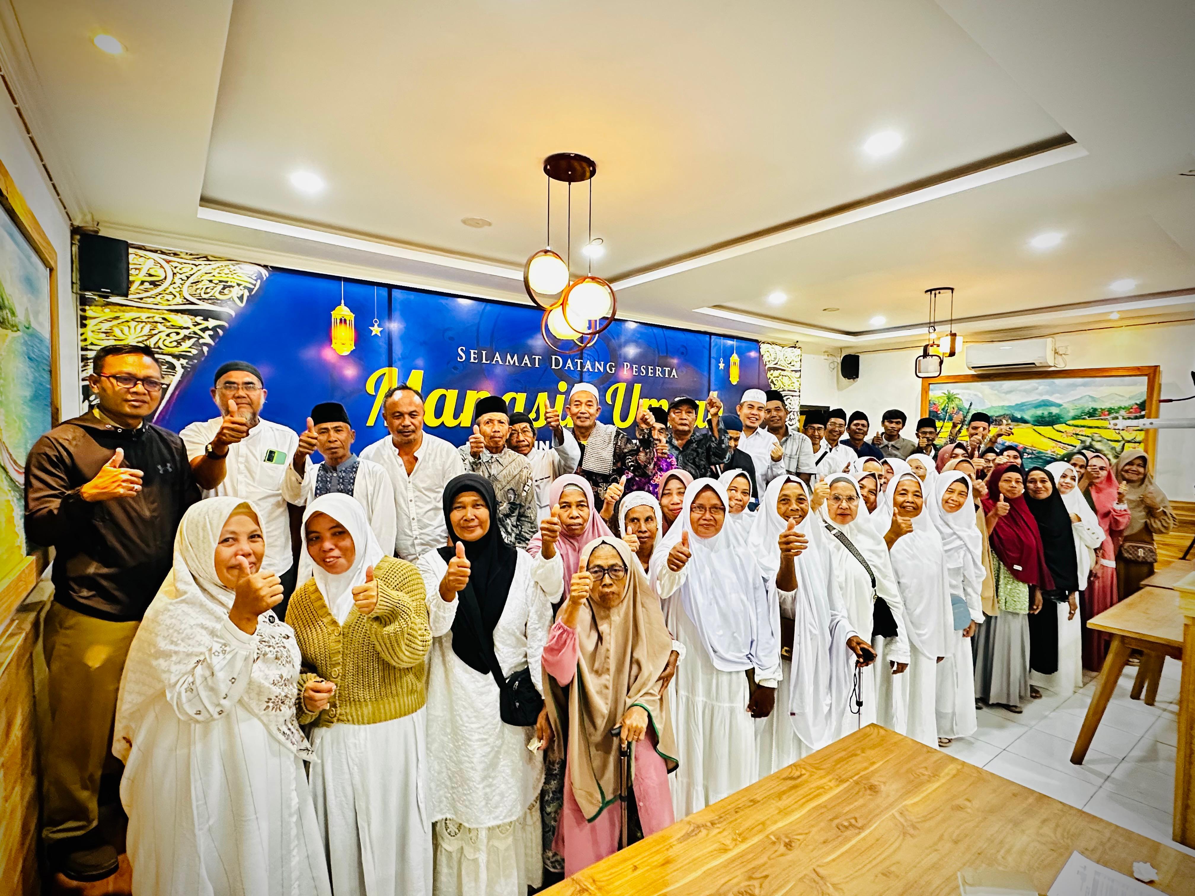 PERSIAPAN AKHIR: Rombongan jamaah bus 3 Umrah Spesial Milad ke 12 Muhsinin Tour and Travel berfoto bersama usai melaksanakan manasik, Selasa (3/2).