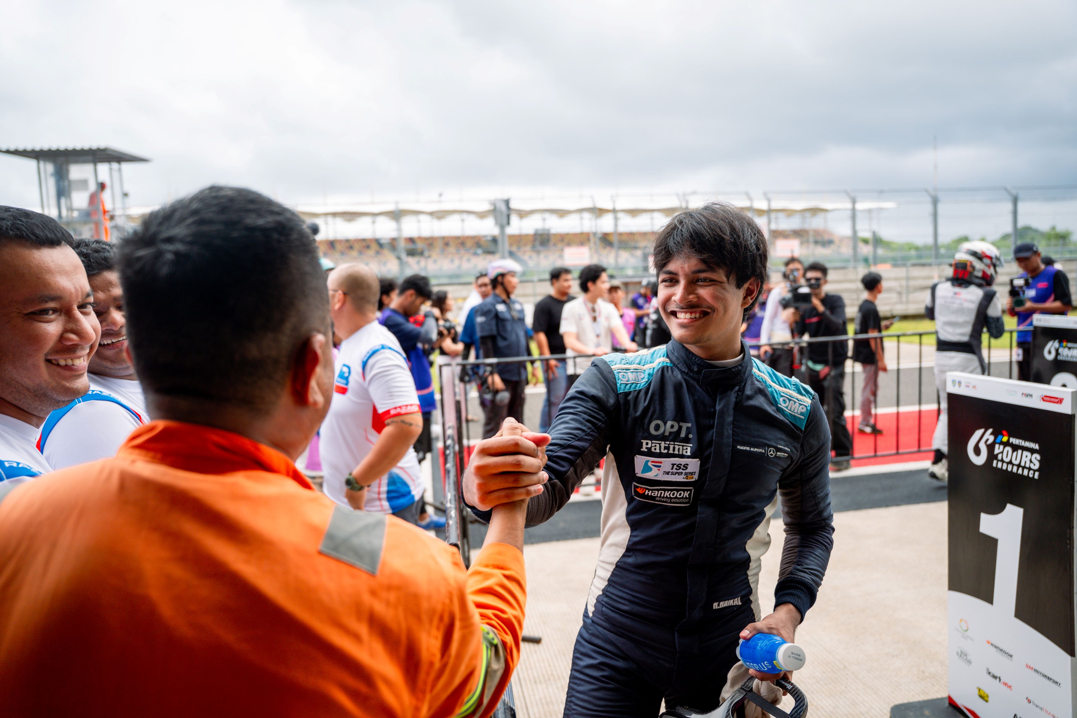 Hayden Haikal, pembalap muda asal Malaysia tampil gemilang bersama Razaiq Motorsport dalam ajang Pertamina 6 Hours Endurance di Sirkuit Internasional Mandalika, Minggu (1/2) lalu.