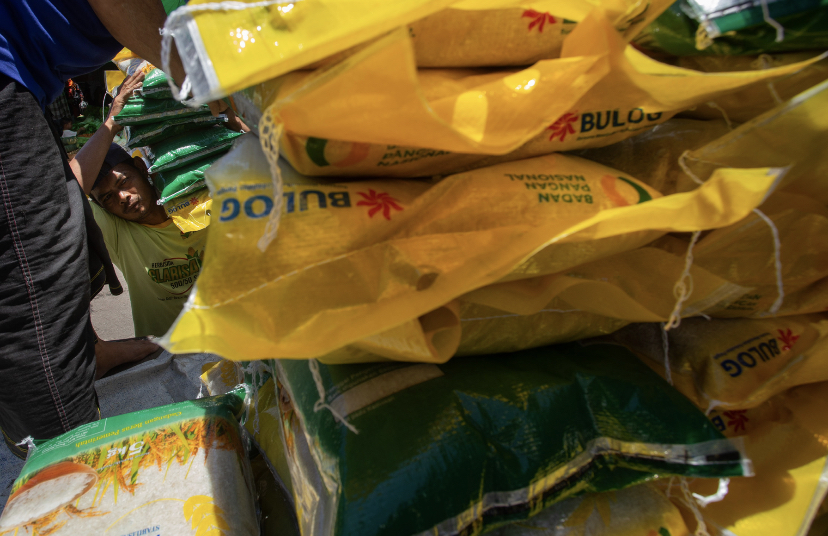 Dinas Ketahanan Pangan (DKP) Kota Mataram melaporkan telah menyalurkan sedikitnya 6,5 ton beras bantuan untuk meringankan beban ratusan Kepala Keluarga (KK) yang terdampak cuaca ekstrem.