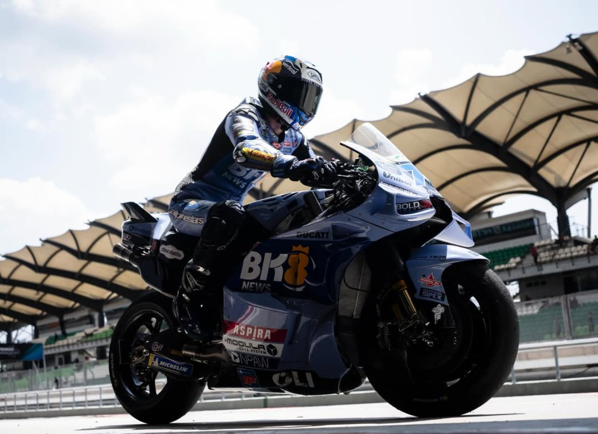 Alex Marquez jadi tercepat di hari terakhir Tes Sepang MotoGP 2026, ungguli Marco Bezzecchi. Ducati kuat, Aprilia bangkit, Yamaha kembali turun lintasan.