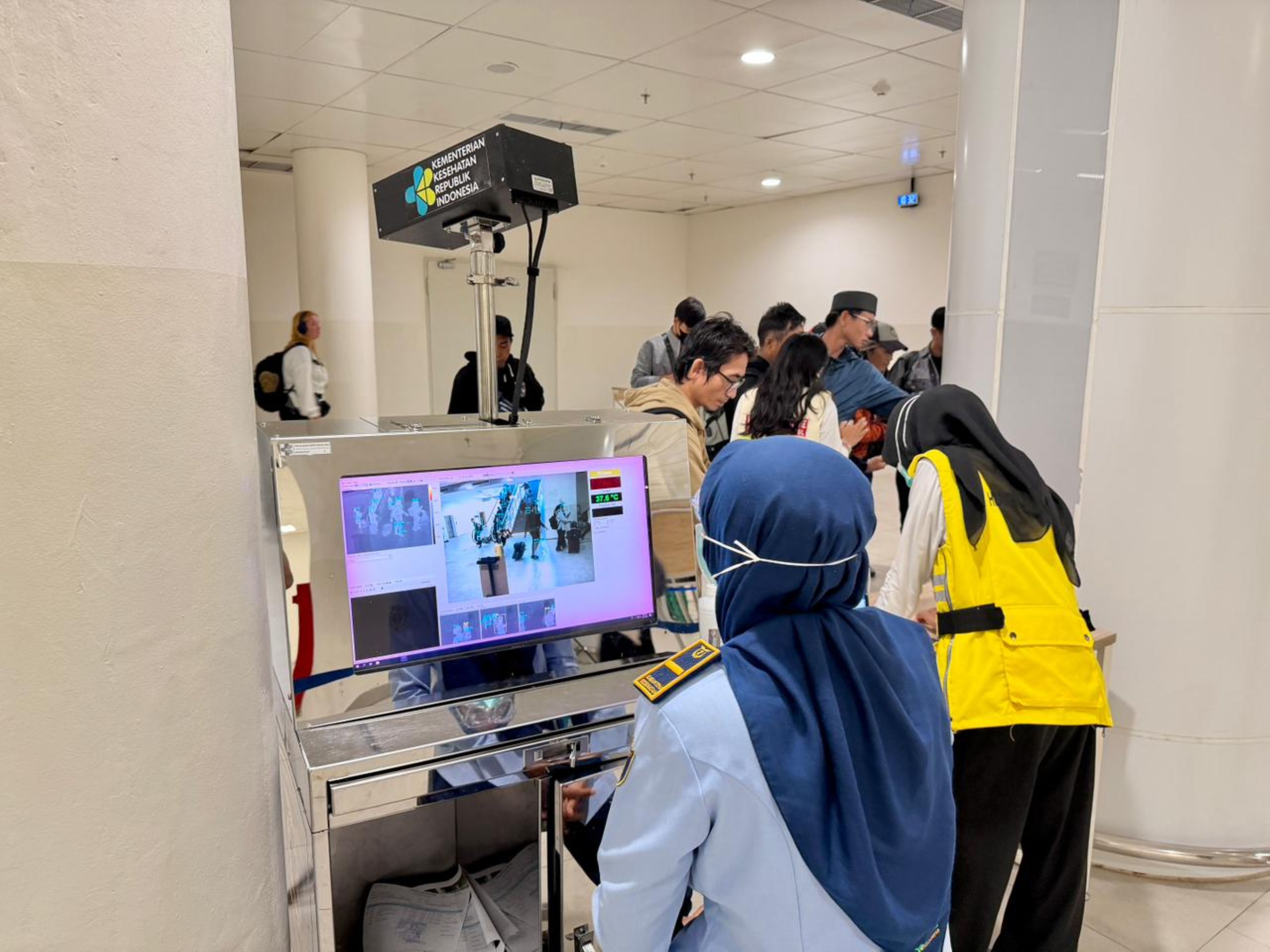 ANTISIPASI VIRUS NIPAH: InJourney Airports Bandara Internasional Zainuddin Abdul Madjid tingkatkan pengawasan terhadap kedatangan penumpang pesawat, Kamis (5/2).