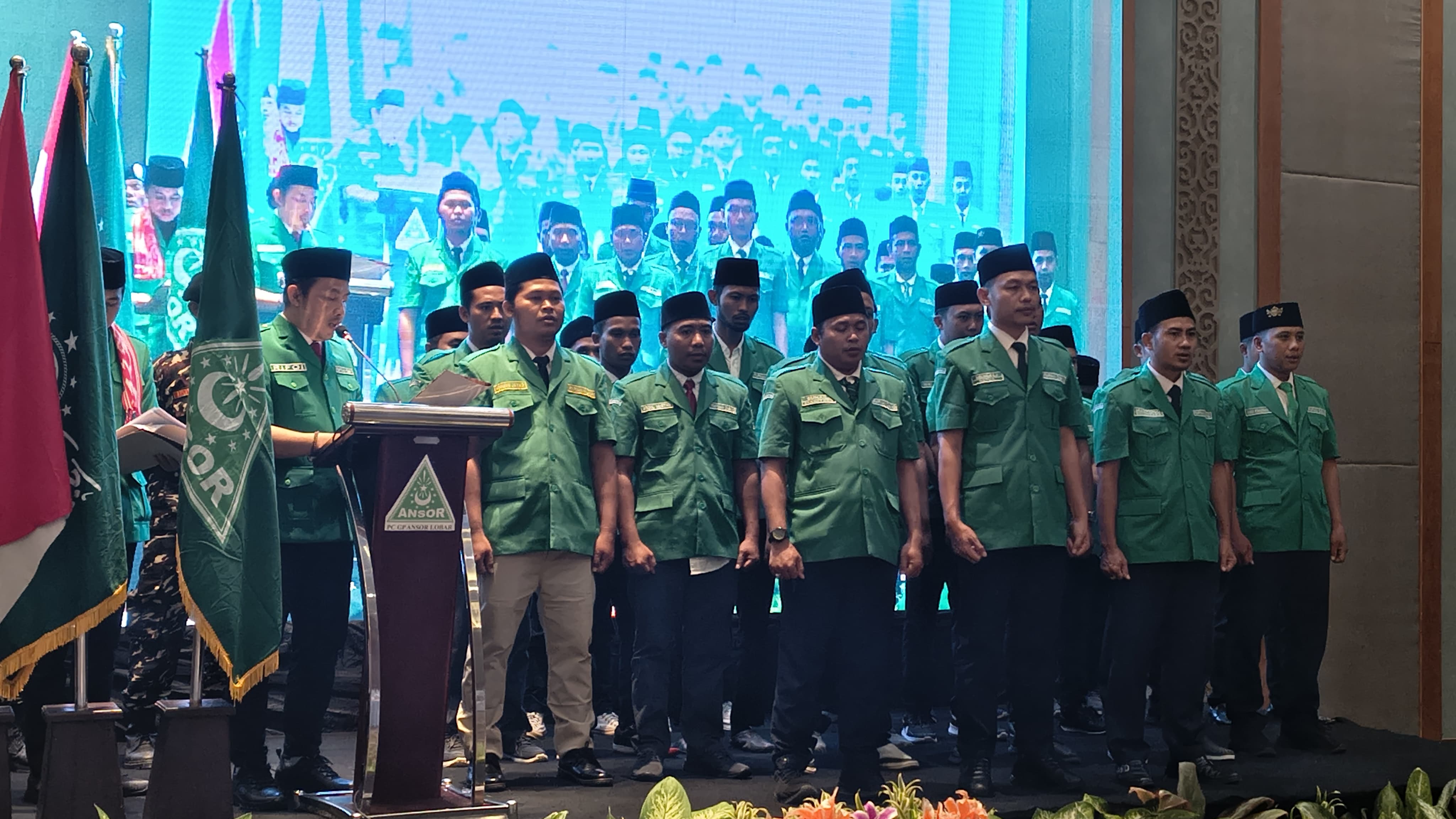 DILANTIK: Pengurus Cabang Gerakan Pemuda Ansor Lombok Barat saat dilantik di Hotel Aruna Senggigi, Kamis (5/2).