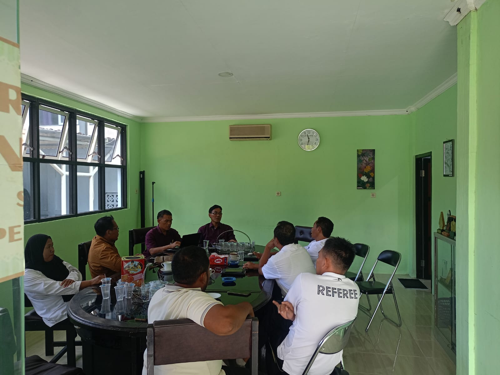 Dikbud Lotim bersama sejumlah pihak saat kordinasi terkait dugaan bullying di salah satu SD di Pringgabaya