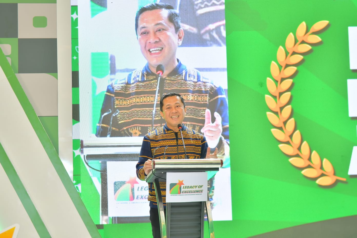 PEGADAIAN - Direktur Jaringan dan Operasi PT Pegadaian, Eka Pebriansyah meberi sambutan pada malam penghargaan di Prime Park Hotel Mataram, Rabu (4/2) malam.