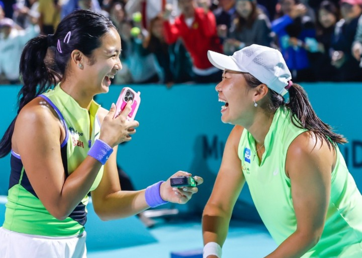 Duet Alexandra Eala dan Janice Tjen melaju ke semifinal Mubadala Abu Dhabi Open 2026 usai menang straight set di perempat final.