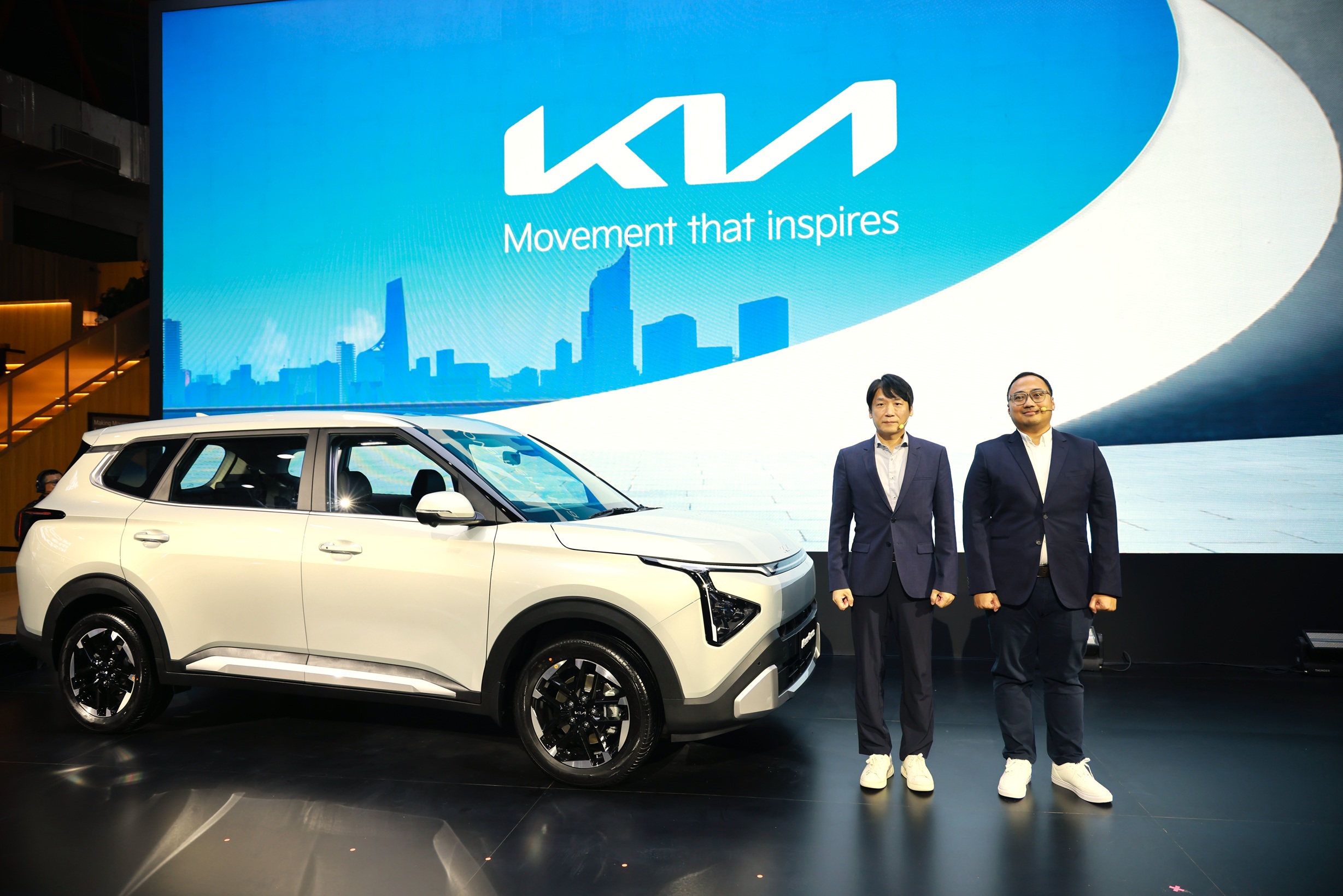 KEREN: Kia The All New Carens, MPV berfitur keamanan canggih yang diluncurkan di panggung Indonesia International Motor Show (IIMS) 2026, baru-baru ini.