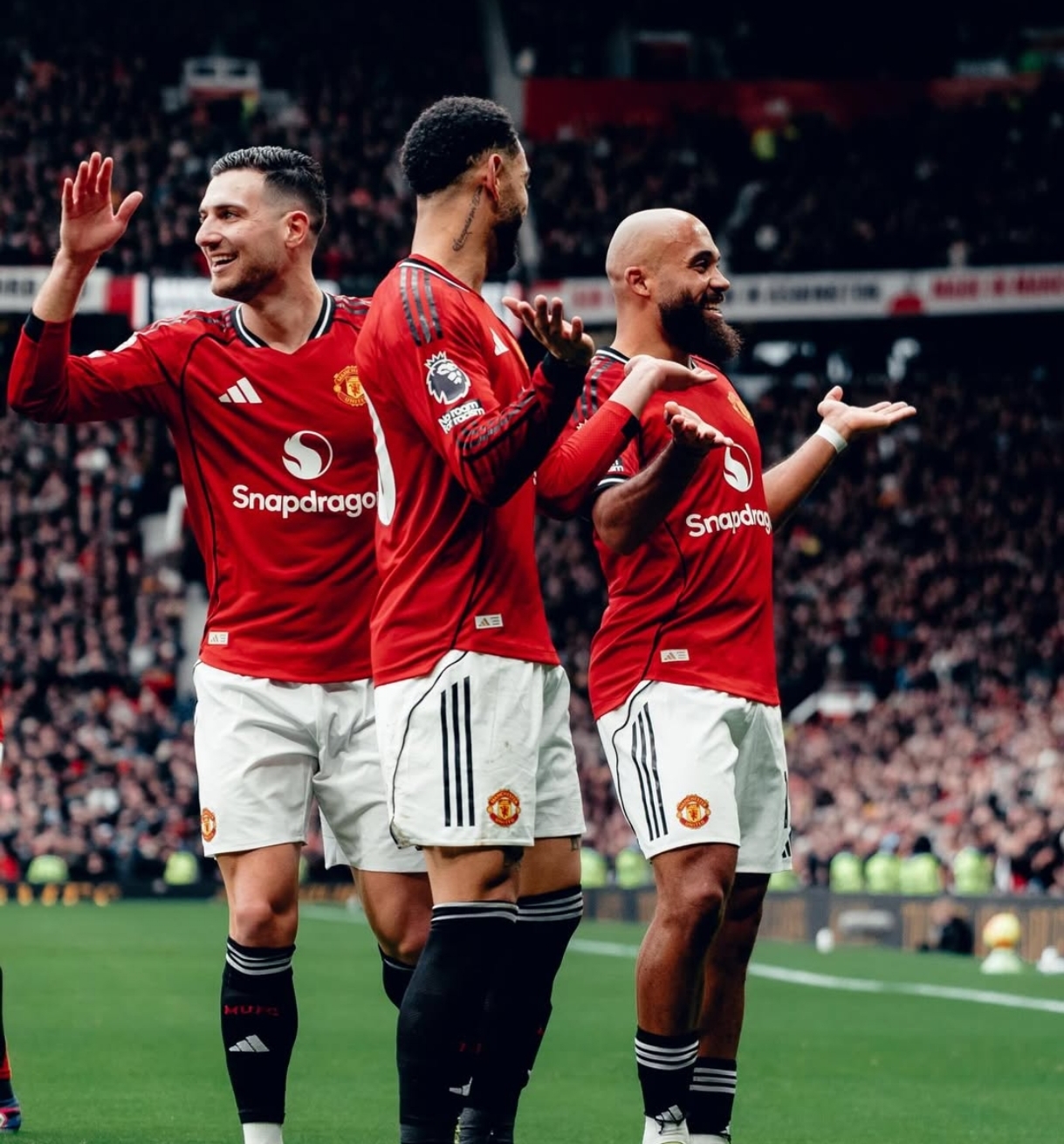 Selebrasi Mbeumo, Cunha, dan Casemiro usai mencetak gol ke gawang Tottenham Hotspur, dalam lanjutan laga Liga Inggris pekan ke-25. (IG MANUTD)