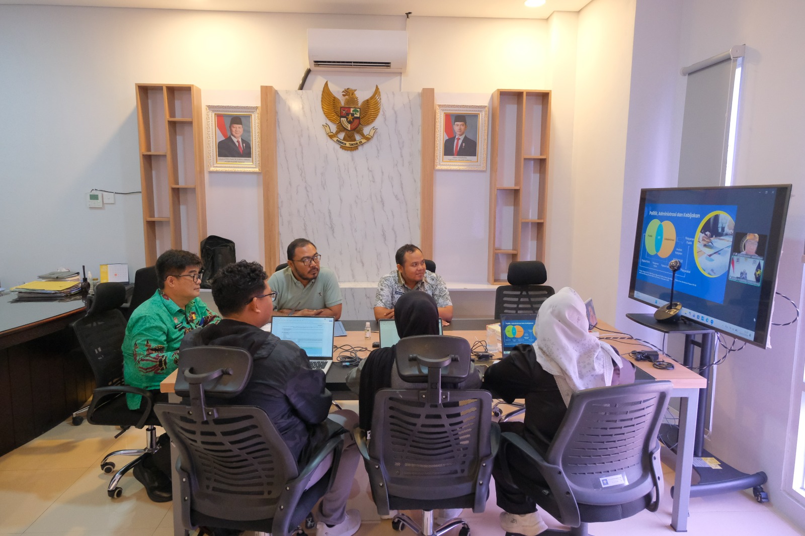 Kanwil Kemenkum NTB ikuti sosialisasi Permenkum 51/2025. Fokus pada kebijakan publik berkualitas, berbasis data & IKK, untuk pelayanan hukum yang lebih baik di NTB.