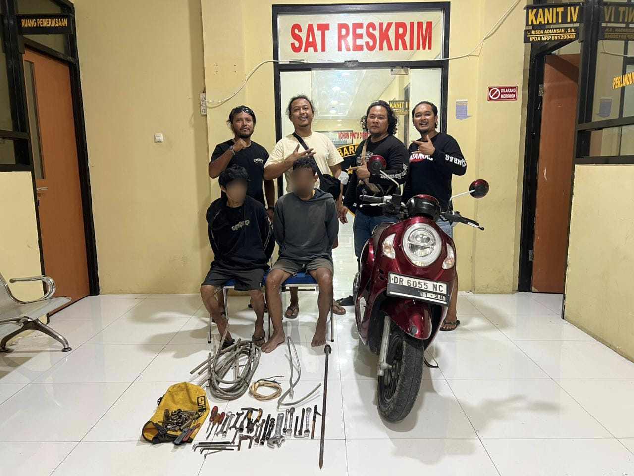 DIRINGKUS: Dua pelaku pencurian besi tembaga penangkal petir milik PLN berhasilkan diamankan polisi