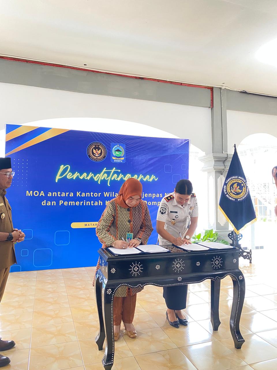 Penandatanganan MoA antara Kepala DP3A dengan Kepala LPP.