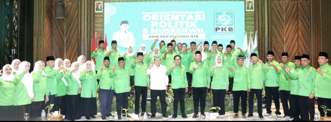 Para pengurus DPW PKB NTB usai pengukuhan, Minggu (8/2).