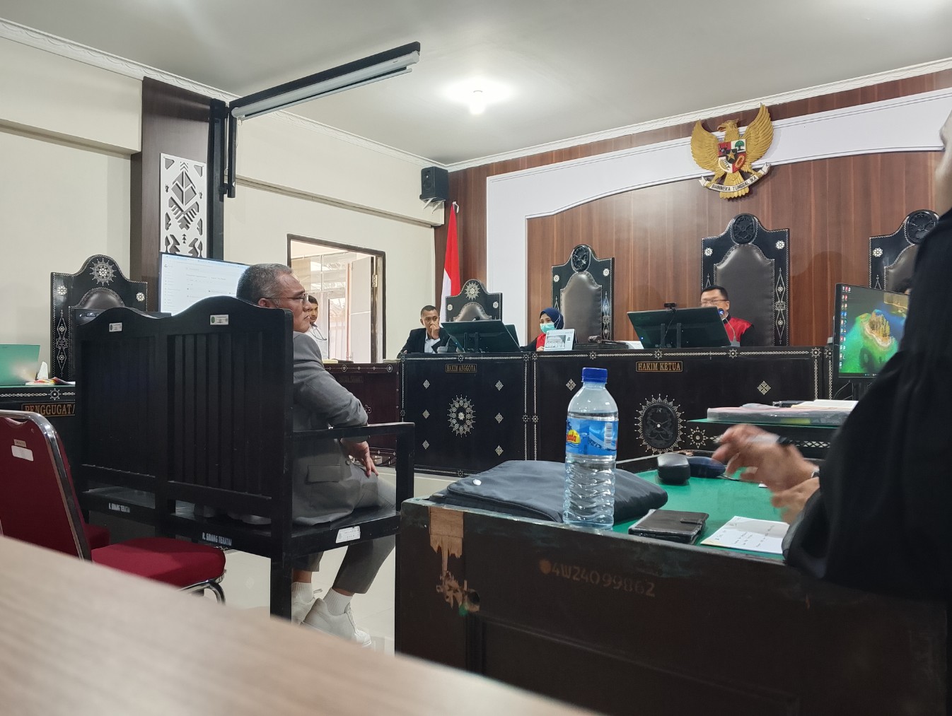 BERIKAN KETERANGAN: Ahli Pidana Dr Chairul Huda memberikan keterangan di sidang kasus pembunuhan Brigadir Nurhadi di Pengadilan Negeri (PN) Mataram, Senin (9/2).