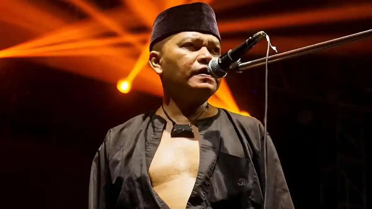 Vokalis Romo & The Jahats, Romi Jahat meninggal dunia pada Selasa, 10 Februari 2026.(Instagram @rtjofficial)