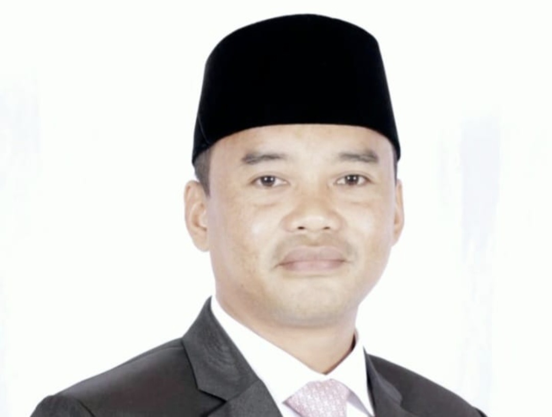 Wakil Ketua DPRD NTB Lalu Wirajaya menyalurkan hobi bermain bulu tangkis dengan rutin menggelar turnamen tahunan demi mencari bibit altlet bulu tangkis asal NTB.