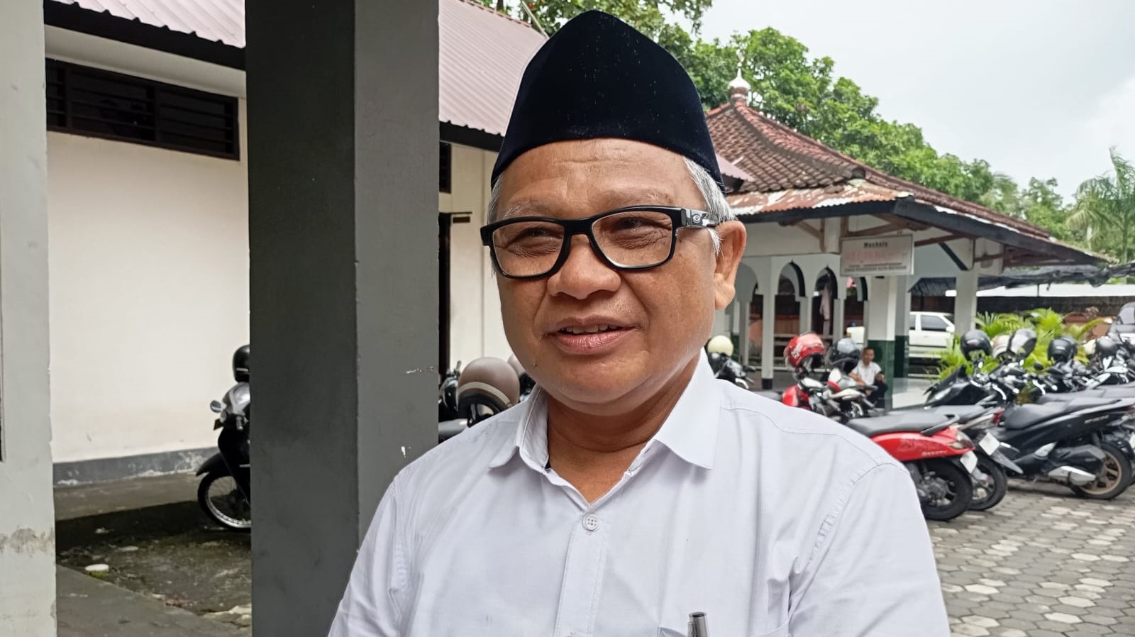 Ketua Dewan Pendidikan Kota Mataram Prof Tajuddin.  