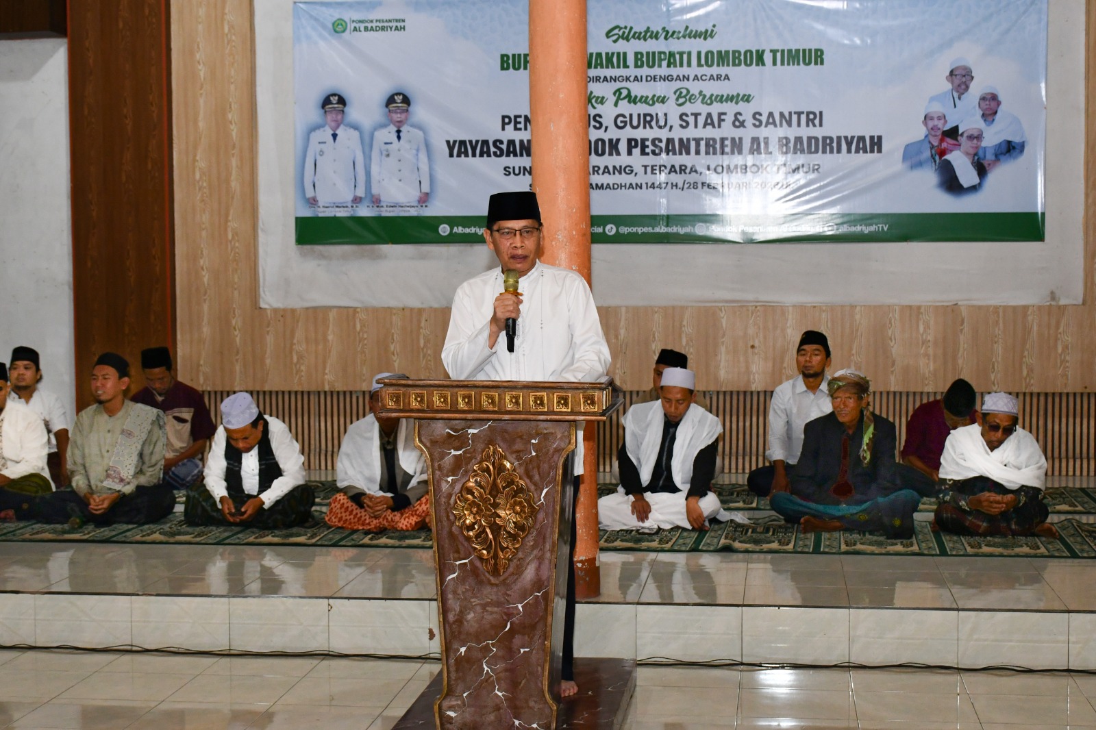 Wakil Bupati Lombok Timur Moh. Edwin Hadiwijaya saat bersilaturahmi dengan pimpinan ponpes Al-Badriyah Rarang.