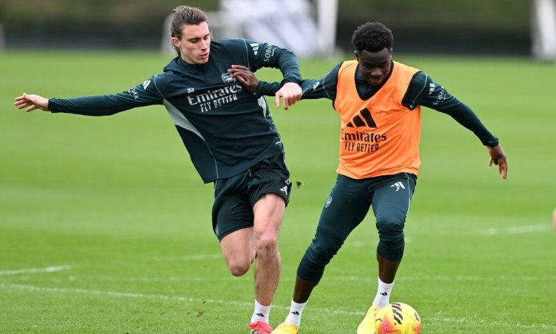 Pemain Arsenal menjalani latihan jelang laga menghadapi Chelsea di Liga Inggris.