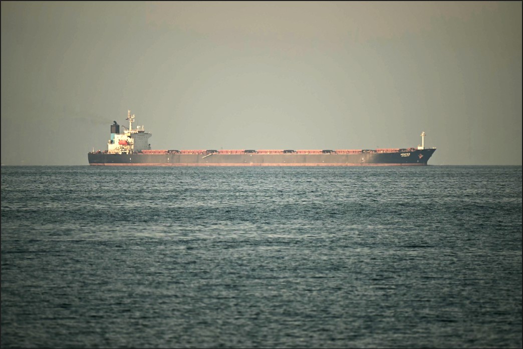  KALAU Iran benar akan menutup Selat Hormuz, kata Ayub Mirdad dosen hubungan internasional Universitas Airlangga, konflik yang semula regional bisa menjadi krisis internasional.