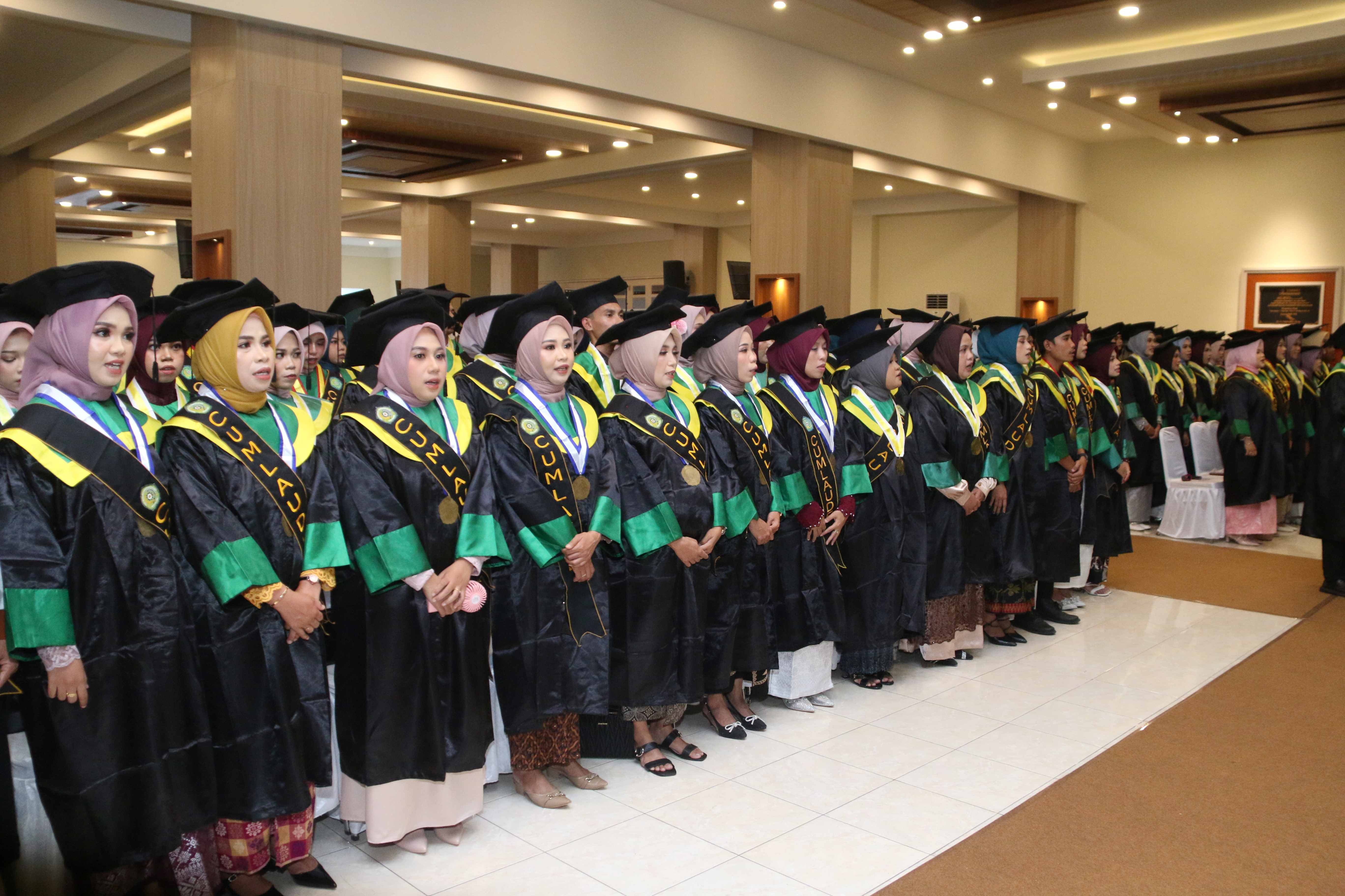 Satu langkah telah selesai, perjalanan baru dimulai, selamat kepada wisudawan dan wisudawati UMMAT