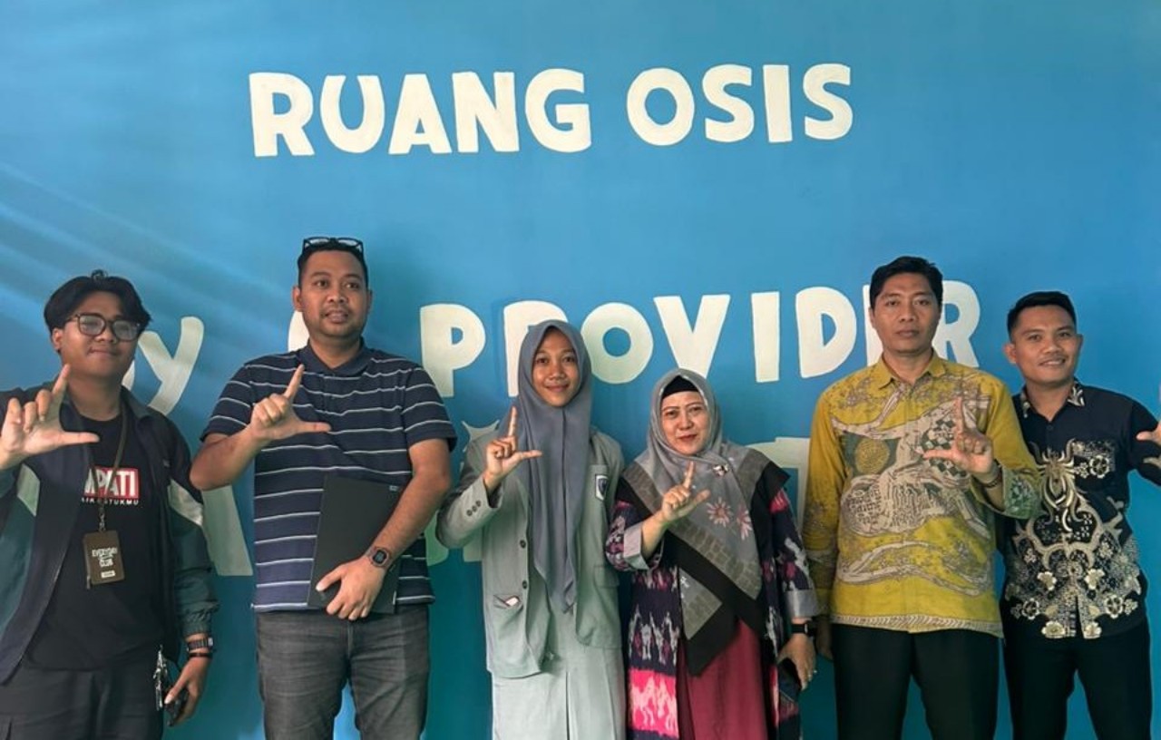SMAN 9 Mataram dapat dukungan sponsor dari by.U Telkomsel dalam rangka pengembangan dan peningkatan fasilitas ruang OSIS.