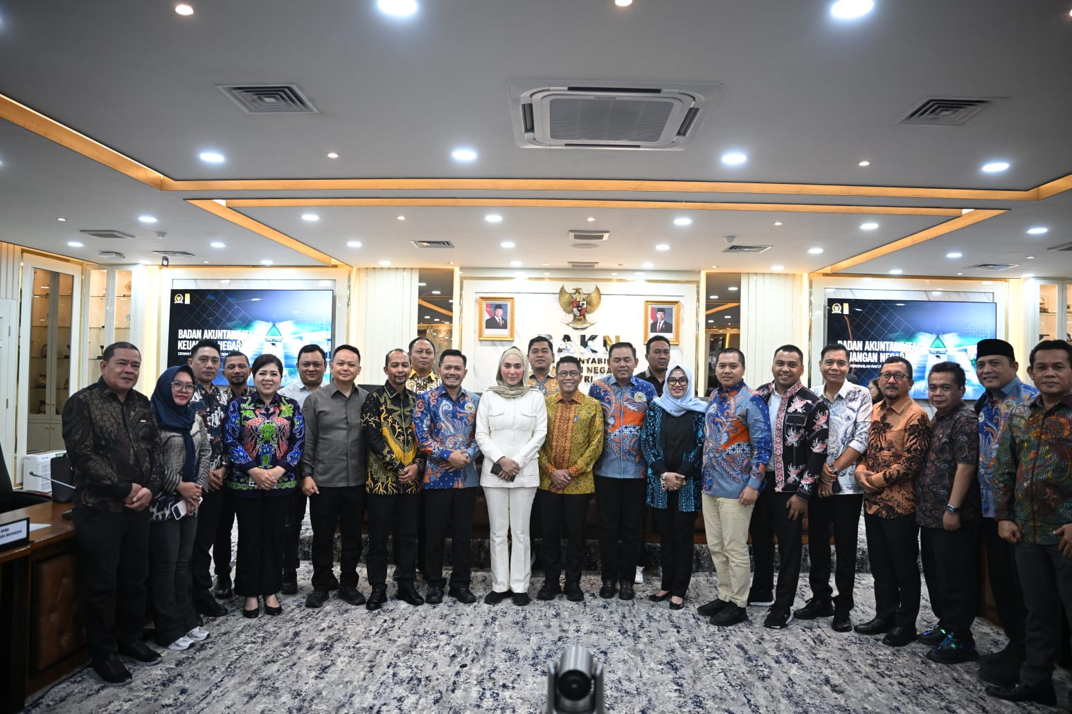-- Asosiasi DPRD Kabupaten Seluruh Indonesia (ADKASI) menemui pimpinan DPR RI di Gedung Nusantara II, Senayan, Jakarta, Senin (2/3/2026) ini diterima langsung oleh Wakil Ketua DPR RI, Sari Yuliati.
