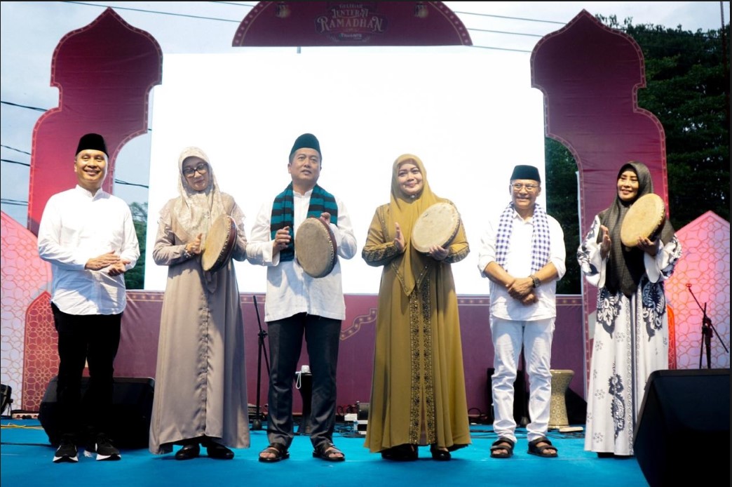 LENTERA RAMADAN: Gubernur NTB Lalu Muhamad Iqbal didampingi Wagub NTB Indah Dhamayanti Putri, Wakil Wali Kota Bima Feri Sofiyan, dan Ketua TP-PKK Provinsi NTB Sinta Agatia di kegiatan Lentera Ramadan.