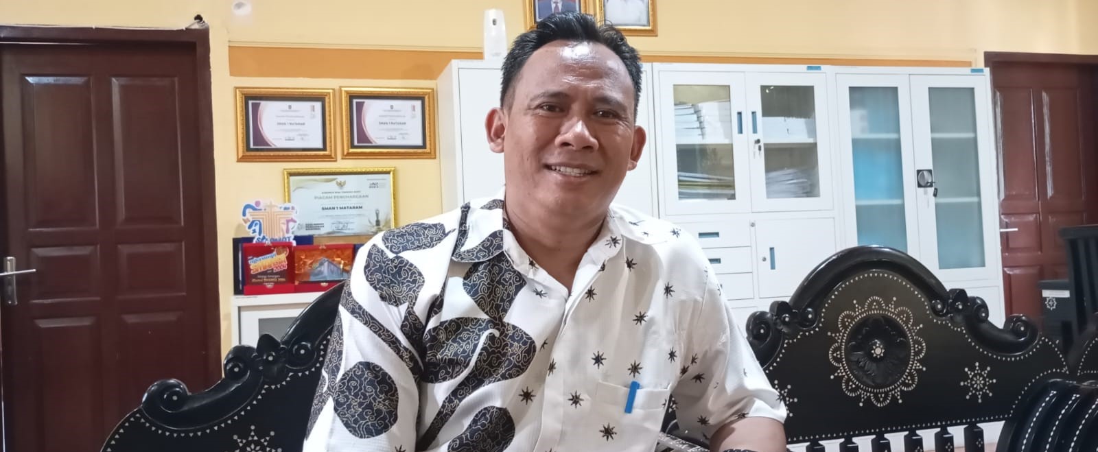 Kepala SMAN 1 Mataram Burhanuddin