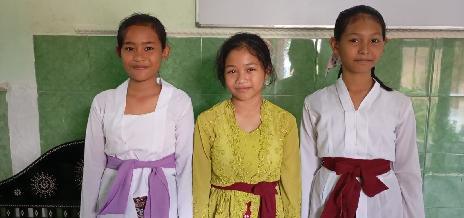 Tiga siswa SDN 14 Cakranegara akan mewakili sekolah Ajang FLS3N Kota Mataram bidang tari. Trio tari SDN 14 Cakranegara siap tampil di FLS3N Kota Mataram.