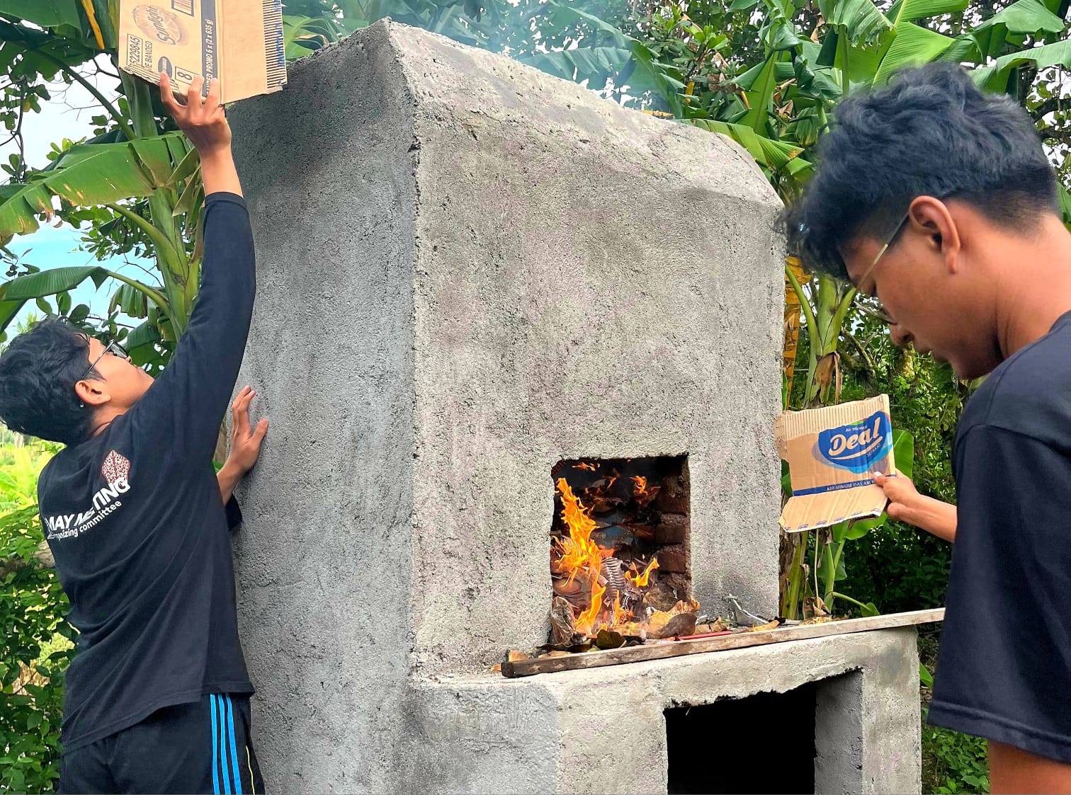INOVATIF: Para mahasiswa KKN UNS 178 membuat program HUJANTARA (Hujan untuk Ketahanan Air Nusantara) dan pembangunan&nbsp;incinerator&nbsp;di Desa Giri Tembesi. 